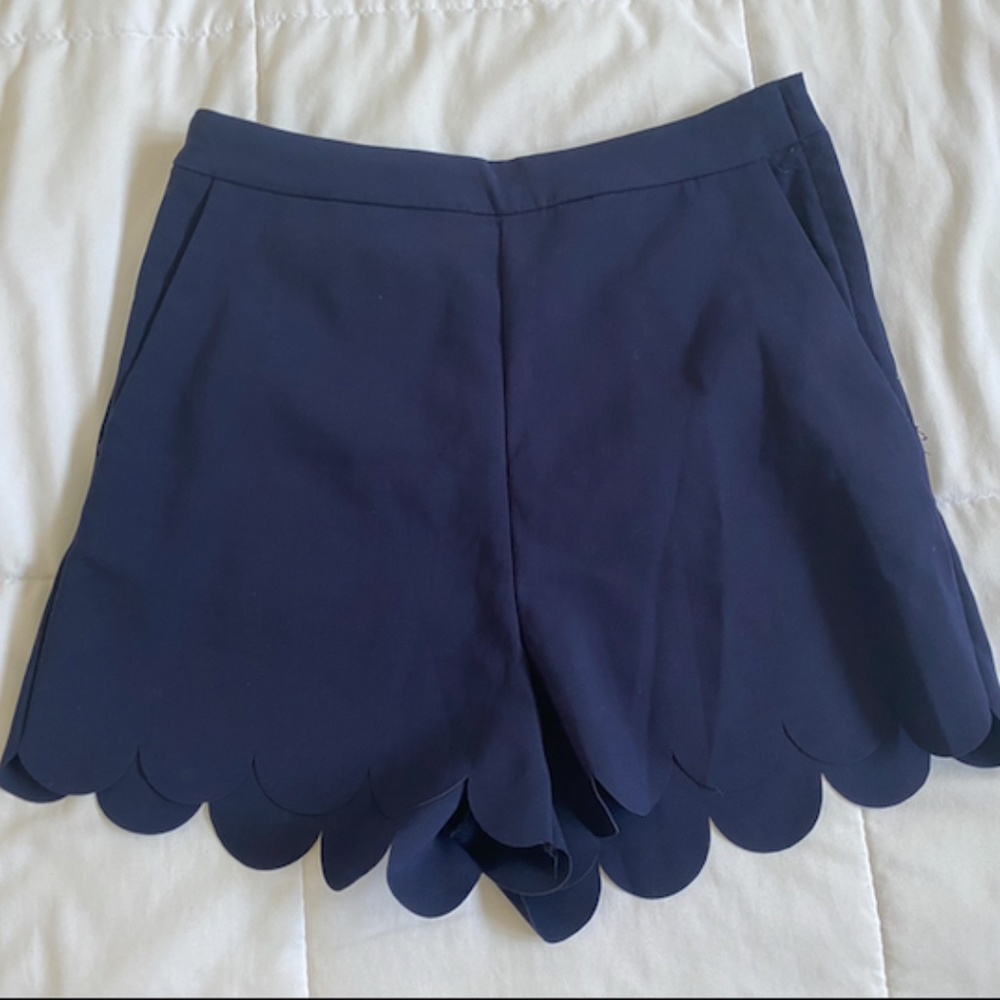 H&M High Waisted Scalloped Edge Shorts